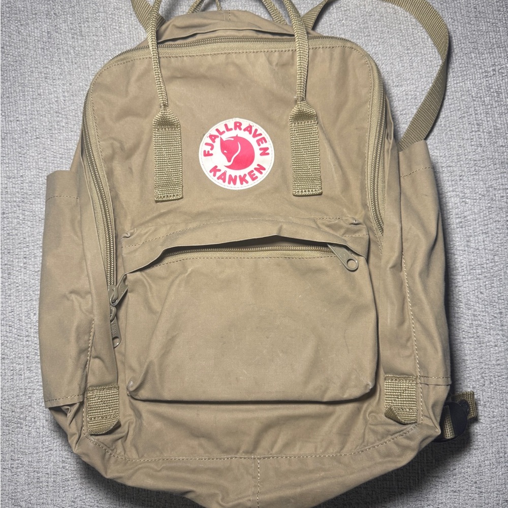 Falljraven Kånken Tan Backpack; Medium